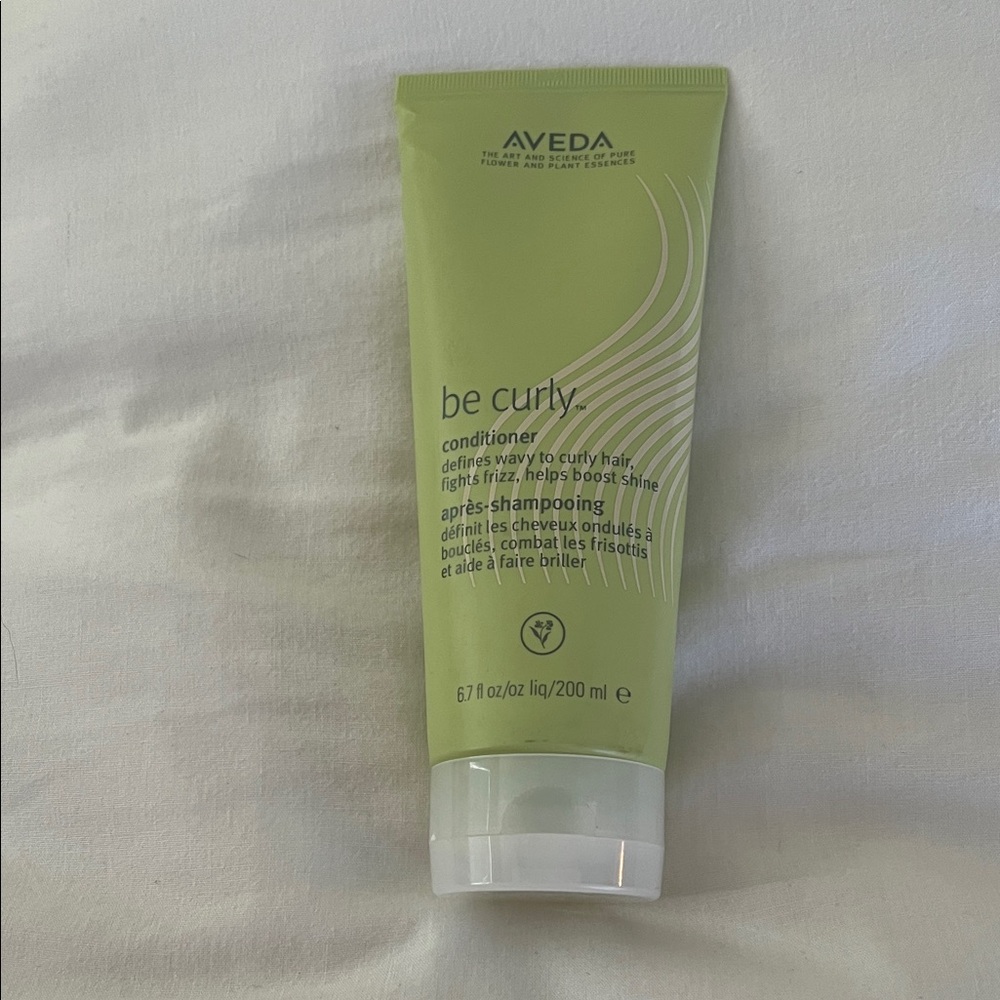 Aveda Be Curly Conditioner in Light Green